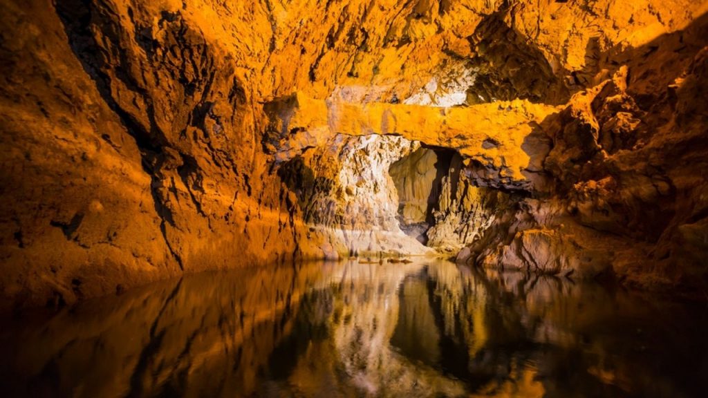 Antalya Gezi Rehberi ve Gezilecek Yerler - Altınbeşik Mağarası