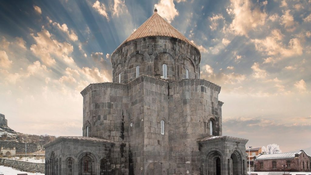 Kars Gezi Rehberi ve Gezilecek Yerler - On İki Havariler Kilisesi