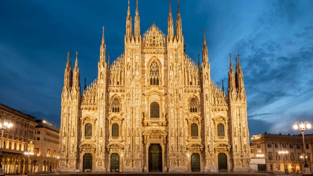 Milano-Gezi-Rehberi-Duomonun-Evi-Duomo-Katedrali