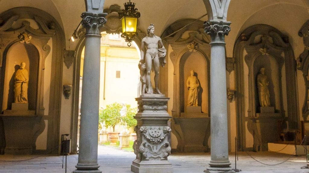 Floransa Gezi Rehberi ve Gezilecek Yerler - Medici Sarayı